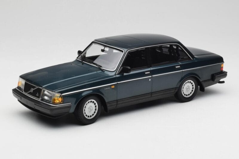 Volvo 240 GL Petrol Metallic Minichamps 1:18 155171407 Kovina