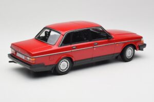 Volvo 240 GL Rdeč Minichamps 1:18 155171401 Kovina – slika 2 od 6