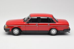 Volvo 240 GL Rdeč Minichamps 1:18 155171401 Kovina – slika 3 od 6