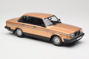 Volvo 240 GL Zlat Minichamps 1:18 155171405 Kovina – slika 4 od 6