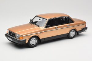Volvo 240 GL Zlat Minichamps 1:18 155171405 Kovina