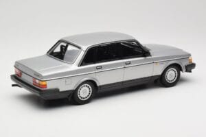Volvo 240 GL Srebrn Minichamps 1:18 155171408 Kovina – slika 2 od 6