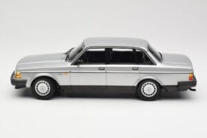 Volvo 240 GL Srebrn Minichamps 1:18 155171408 Kovina – slika 3 od 6