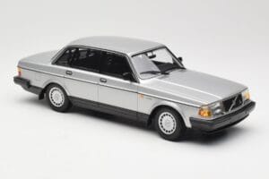 Volvo 240 GL Srebrn Minichamps 1:18 155171408 Kovina – slika 4 od 6