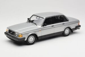 Volvo 240 GL Srebrn Minichamps 1:18 155171408 Kovina