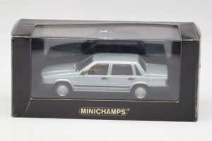 Volvo 240 GL Srebrna Metallic Minichamps 1:43 940171402 Kovina – slika 4 od 4