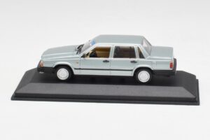 Volvo 240 GL Srebrna Metallic Minichamps 1:43 940171402 Kovina