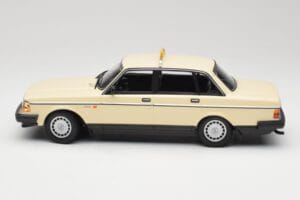 Volvo 240 GL Taxi Minichamps 1:18 155171494 Kovina – slika 3 od 6