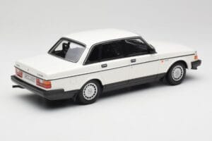 Volvo 240 GL Bel Minichamps 1:18 155171402 Kovina – slika 2 od 6