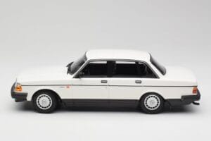 Volvo 240 GL Bel Minichamps 1:18 155171402 Kovina – slika 3 od 6