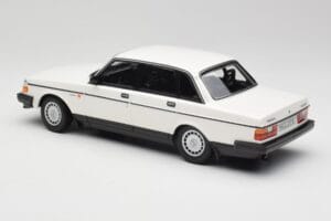 Volvo 240 GL Bel Minichamps 1:18 155171402 Kovina – slika 5 od 6