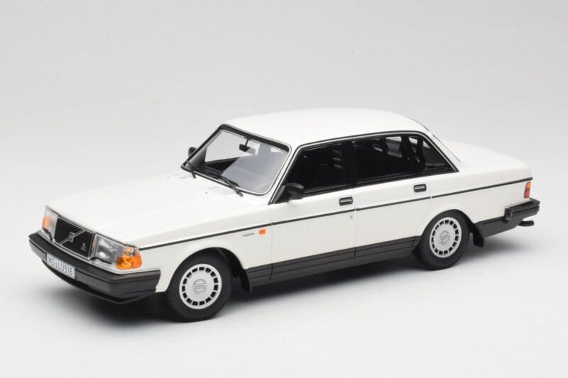 Volvo 240 GL Bel Minichamps 1:18 155171402 Kovina