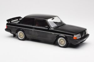 Volvo 240 Turbo Črn Custom IXO 1:18 18CMC178 Kovina – slika 4 od 6