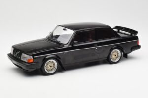 Volvo 240 Turbo Črn Custom IXO 1:18 18CMC178 Kovina
