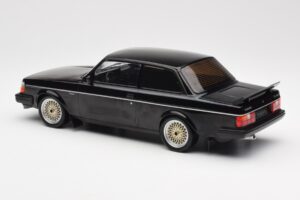 Volvo 240 Turbo Črn Custom IXO 1:18 18CMC178 Kovina – slika 5 od 6
