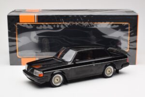 Volvo 240 Turbo Črn Custom IXO 1:18 18CMC178 Kovina – slika 6 od 6