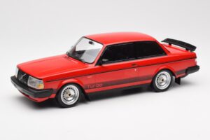 Volvo 240 Turbo Rdeč Custom IXO 1:18 18CMC177 Kovina