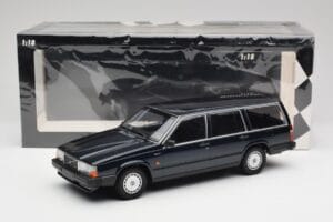 Volvo 740 GL Karavan Temno Zelen Metalik Minichamps 1:18 155171771 Kovina – slika 6 od 6