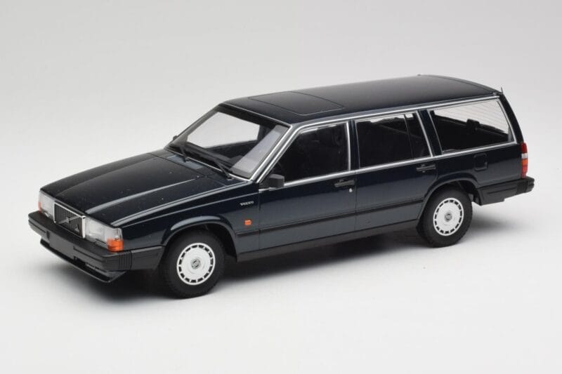 Volvo 740 GL Karavan Temno Zelen Metalik Minichamps 1:18 155171771 Kovina
