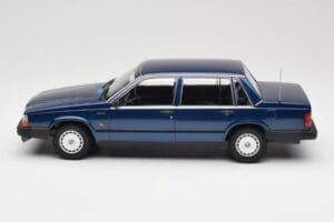 Volvo 740 GL Dark Blue Metallic Minichamps 1:18 155171701 Kovina – slika 3 od 6