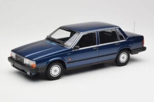 Volvo 740 GL Dark Blue Metallic Minichamps 1:18 155171701 Kovina