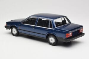 Volvo 740 GL Dark Blue Metallic Minichamps 1:18 155171701 Kovina – slika 5 od 6