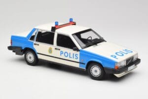 Volvo 740 GL Švedska Policija Minichamps 1:18 155171791 Kovina – slika 4 od 6
