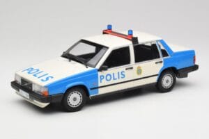 Volvo 740 GL Švedska Policija Minichamps 1:18 155171791 Kovina