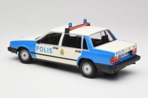 Volvo 740 GL Švedska Policija Minichamps 1:18 155171791 Kovina – slika 5 od 6