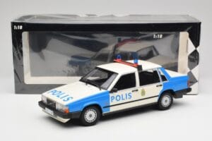 Volvo 740 GL Švedska Policija Minichamps 1:18 155171791 Kovina – slika 6 od 6
