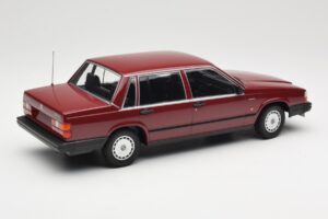 Volvo 740 GL Rdeč Minichamps 1:18 155171704 Kovina – slika 2 od 6