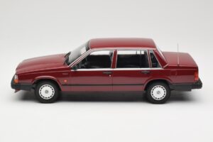 Volvo 740 GL Rdeč Minichamps 1:18 155171704 Kovina – slika 3 od 6