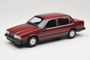 Volvo 740 GL Rdeč Minichamps 1:18 155171704 Kovina