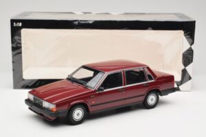 Volvo 740 GL Rdeč Minichamps 1:18 155171704 Kovina – slika 6 od 6