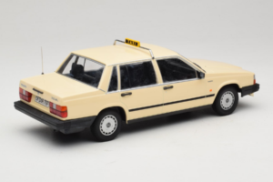 Volvo 740 GL Taxi Nemčija Minichamps 1:18 155171792 Kovina – slika 2 od 6