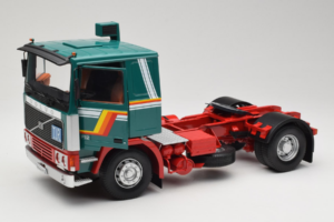 Volvo F1220 Zelena Rdeča Road Kings 1:18 RK180032 Kovina – slika 2 od 8