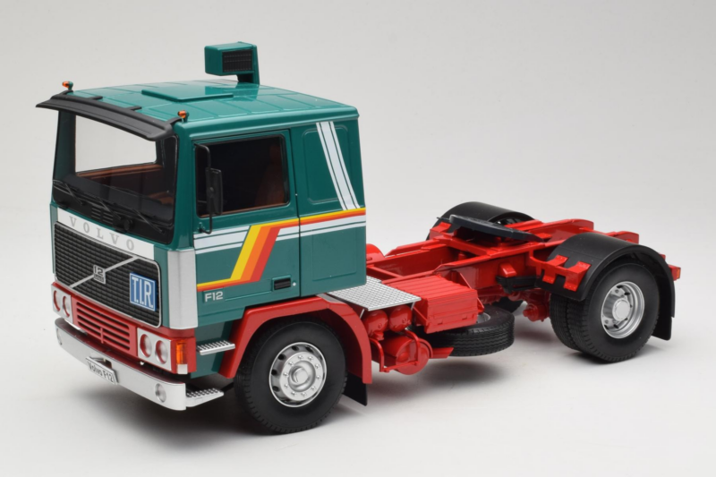Volvo F1220 Zelena Rdeča Road Kings 1:18 RK180032 Kovina