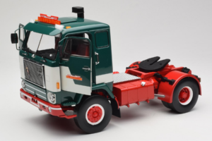 Volvo F88 Bilspedition Zelena Bela MCG 1:18 MCG18139 Kovina – slika 2 od 8