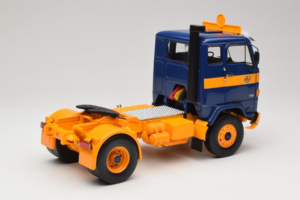 Volvo F88 Temno Modra Rumena MCG 1:18 MCG18140 Kovina – slika 3 od 8