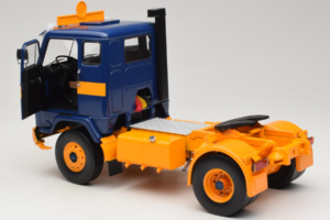 Volvo F88 Temno Modra Rumena MCG 1:18 MCG18140 Kovina – slika 5 od 8