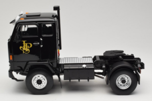 Volvo F88 John Player Special Black MCG 1:18 MCG18217 Kovina – slika 4 od 8