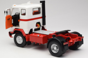 Volvo F88 Bela Rdeča MCG 1:18 MCG18141 Kovina – slika 5 od 8