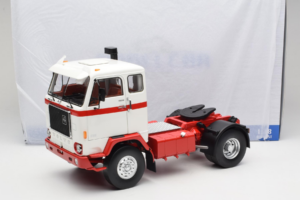 Volvo F88 Bela Rdeča MCG 1:18 MCG18141 Kovina – slika 8 od 8
