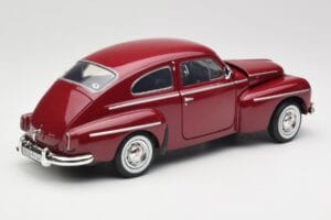 Volvo PV544 Cherry Red Revell 1:18 08887 Kovina – slika 3 od 8