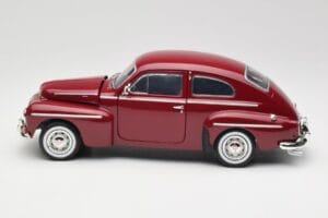 Volvo PV544 Cherry Red Revell 1:18 08887 Kovina – slika 4 od 8