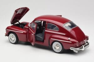 Volvo PV544 Cherry Red Revell 1:18 08887 Kovina – slika 5 od 8