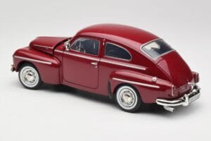 Volvo PV544 Cherry Red Revell 1:18 08887 Kovina – slika 7 od 8