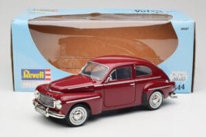 Volvo PV544 Cherry Red Revell 1:18 08887 Kovina – slika 8 od 8