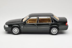 Volvo S90 Royal Green DNA 1:18 DNA000090 Kovina – slika 3 od 6