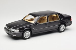 Volvo S90 Royal Violet DNA 1:18 DNA000089 Kovina